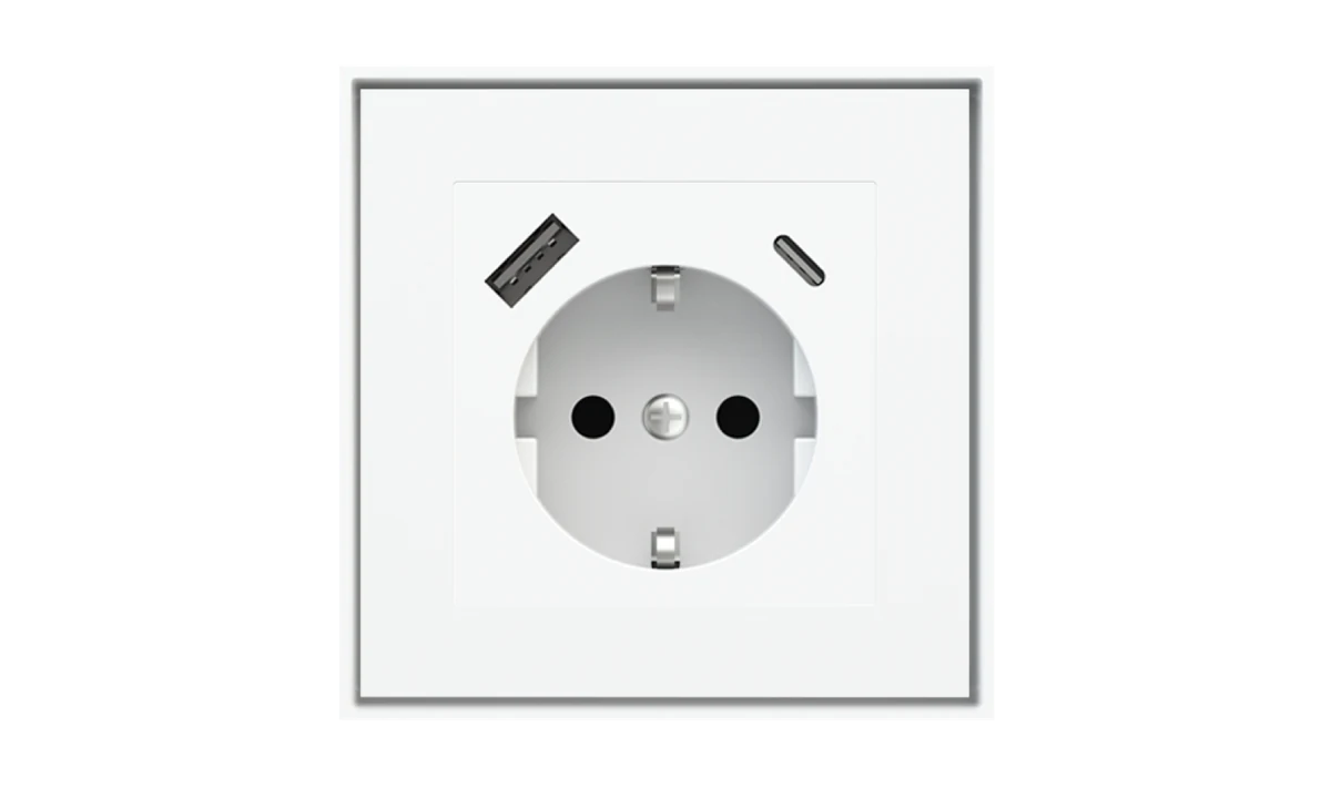 Квадратная розетка, модуль 55×55 мм – Schuko USB